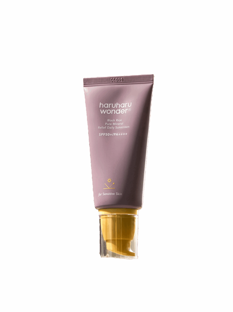 Ljubičasta tubica proizvoda brenda Haruharu Wonder, korejske kozmetike, s oznakom SPF50+/PA++++, namijenjena osjetljivoj koži, povezana s Divote Cosmetics.