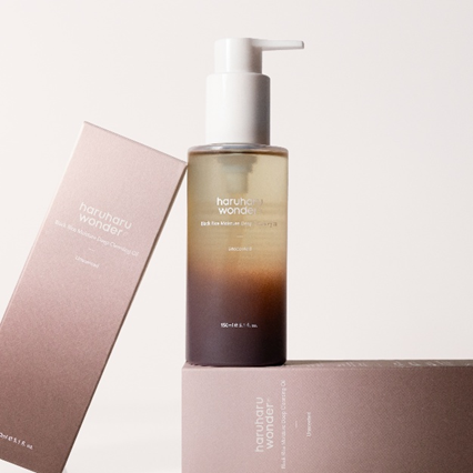 Proizvod "Haruharu Wonder" korejske kozmetike, s istaknutim dizajnom bočice i pakiranja, povezan s pojmovima kao što su divote cosmetics i korejska kozmetika.